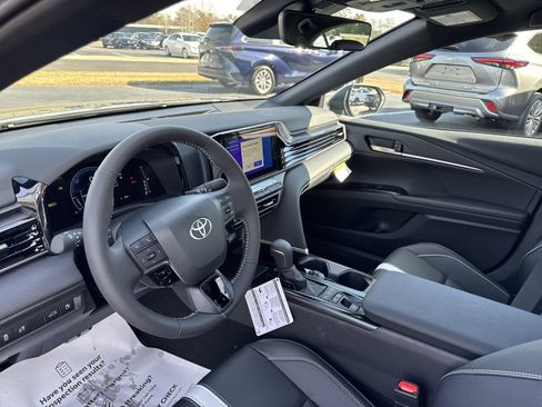 New 2025 Toyota Camry SE w/ Convenience Package FWD image 15