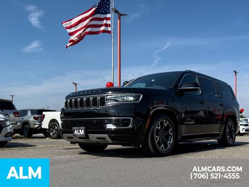 Used 2023 Jeep Wagoneer Series III w/ Preferred Equipment Group AWD/4WD image 14