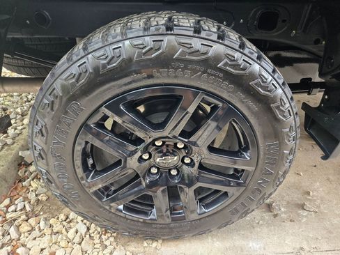 Used 2024 Chevrolet Silverado 1500 LT Trail Boss AWD/4WD image 10
