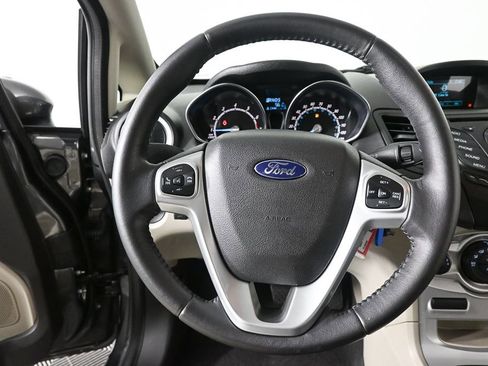 Used 2015 Ford Fiesta SE image 2
