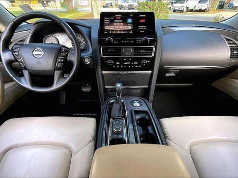 Used 2022 Nissan Armada SV w/ SV Appearance Package image 7