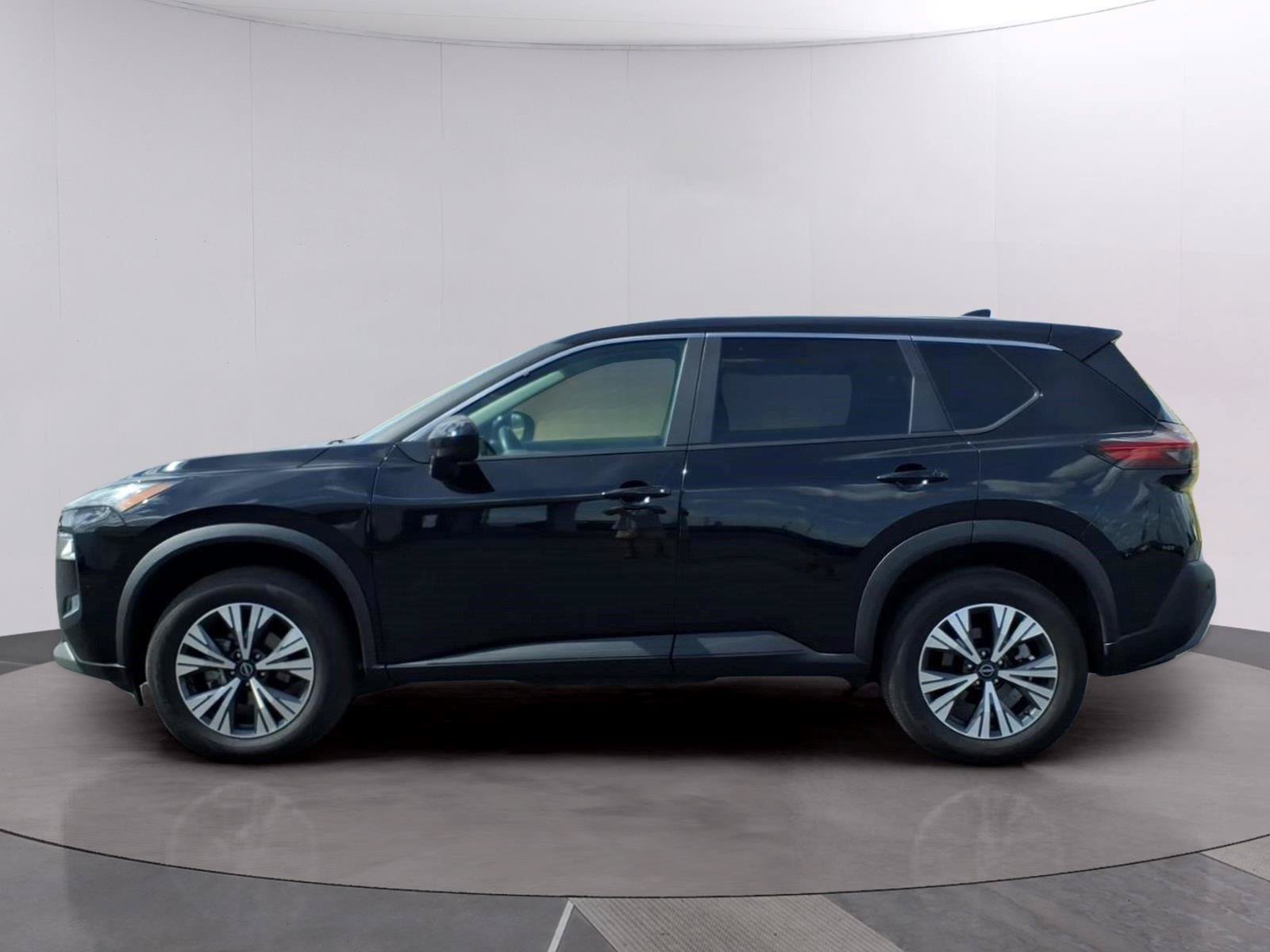Used 2023 Nissan Rogue SV AWD/4WD image 2