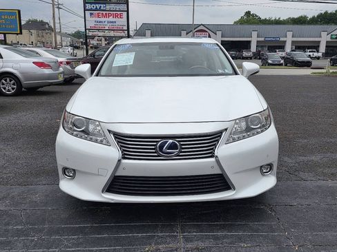 Used 2014 Lexus ES 300h w/ Luxury Package w/Bamboo Trim FWD image 3