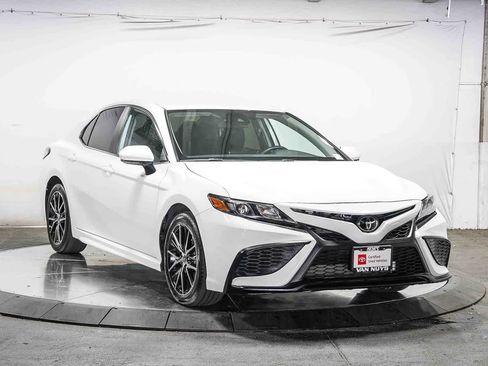 Certified 2024 Toyota Camry SE FWD image 5