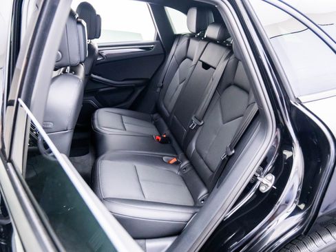 Certified 2025 Porsche Macan AWD/4WD image 17