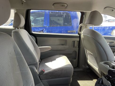 Used 2017 Kia Sedona LX FWD image 6