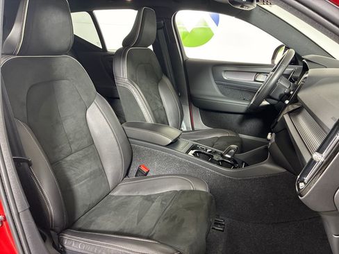 Used 2021 Volvo XC40 T5 R-Design w/ Advanced Package image 33