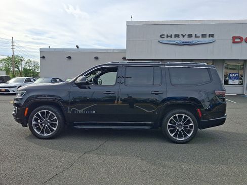 Used 2023 Jeep Wagoneer Series II w/ Premium Group I AWD/4WD image 4