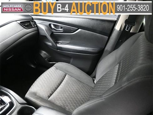 Used 2018 Nissan Rogue SV image 11