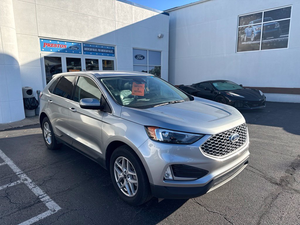 Used 2024 Ford Edge SEL w/ Convenience Package AWD/4WD image 3