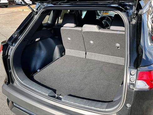 Used 2024 Toyota Corolla Cross SE image 33