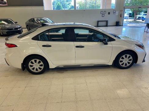 Used 2021 Toyota Corolla SE w/ SE Premium Package FWD image 7