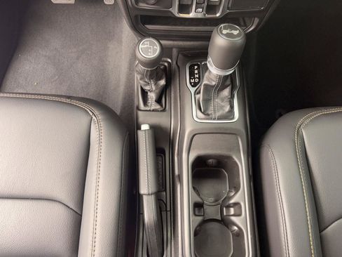 Used 2026 Jeep Wrangler Unlimited Sahara AWD/4WD image 15