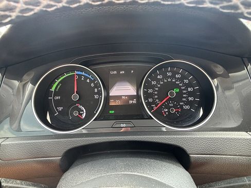 Used 2019 Volkswagen e-Golf SE w/ Driver Assistance Package image 13