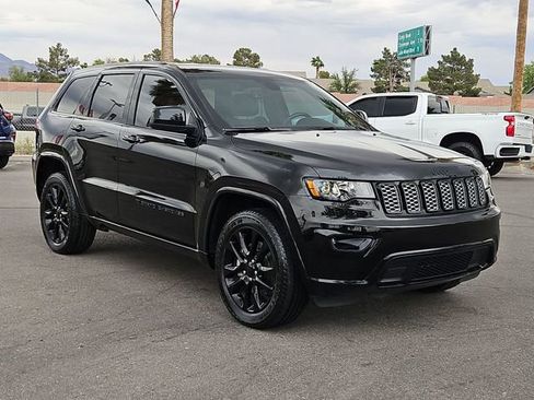 Used 2022 Jeep Grand Cherokee Laredo X AWD/4WD image 5