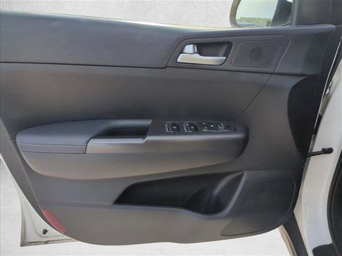 Used 2021 Kia Sportage LX image 8