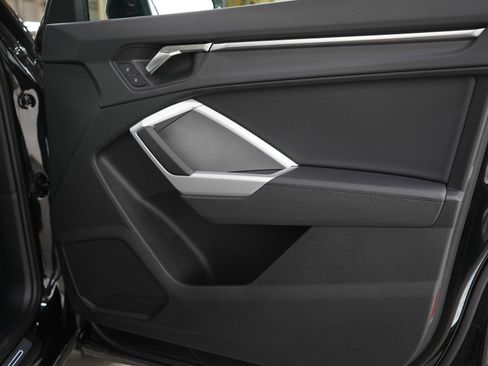 Used 2025 Audi Q3 2.0T Premium image 9