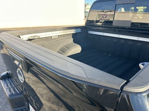 Used 2024 Nissan Frontier SL image 18