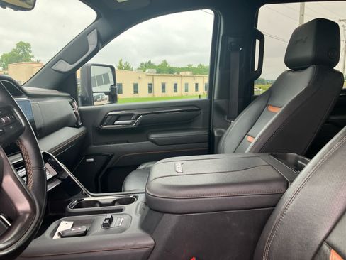 Used 2024 GMC Sierra 2500 AT4 w/ Technology Package AWD/4WD image 10
