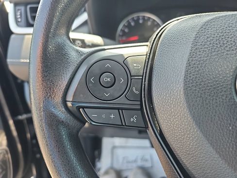 Used 2022 Toyota RAV4 LE FWD image 17