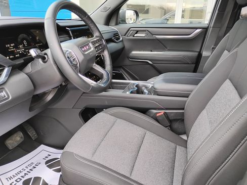 Used 2025 GMC Acadia Elevation image 11