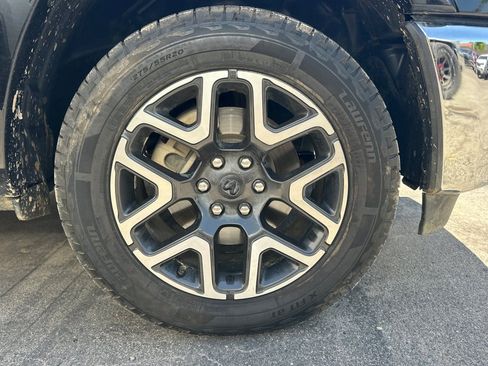 Used 2025 RAM 1500 Laramie AWD/4WD image 9