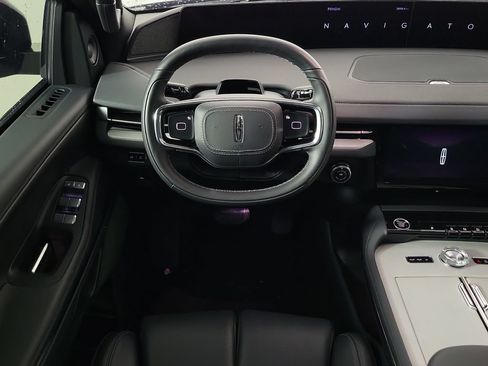 New 2025 Lincoln Navigator Reserve w/ Jet Appearance Package AWD/4WD image 8