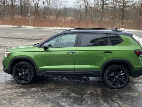 New 2026 Volkswagen Taos SE image 8