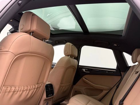 Used 2025 Porsche Macan image 28