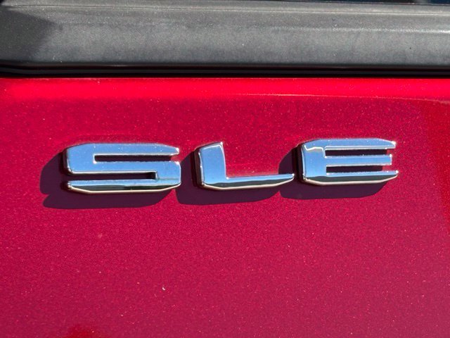 Used 2024 GMC Terrain SLE w/ Driver Convenience Package FWD image 4