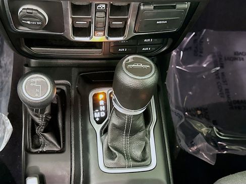 Certified 2024 Jeep Gladiator Sport image 26