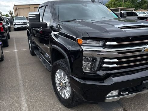 Used 2022 Chevrolet Silverado 2500 High Country image 3