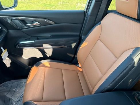 New 2027 Chevrolet Traverse Z71 w/ LPO, Floor Liner Package AWD/4WD image 35