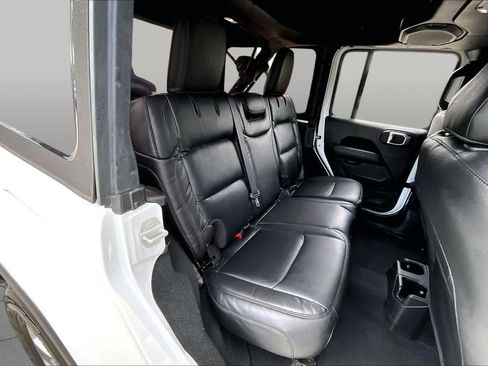 Used 2022 Jeep Wrangler Unlimited Sahara w/ LED Lighting Group AWD/4WD image 19