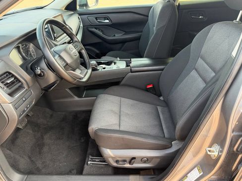 Certified 2025 Nissan Rogue SV FWD image 26