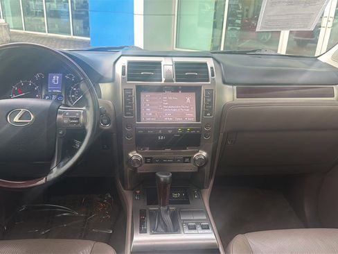 Used 2017 Lexus GX 460 460 4D Sport Utility image 9