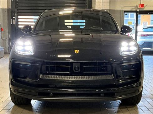 Certified 2023 Porsche Macan image 8