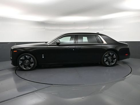 New 2027 Rolls-Royce Phantom Extended Wheelbase RWD image 2