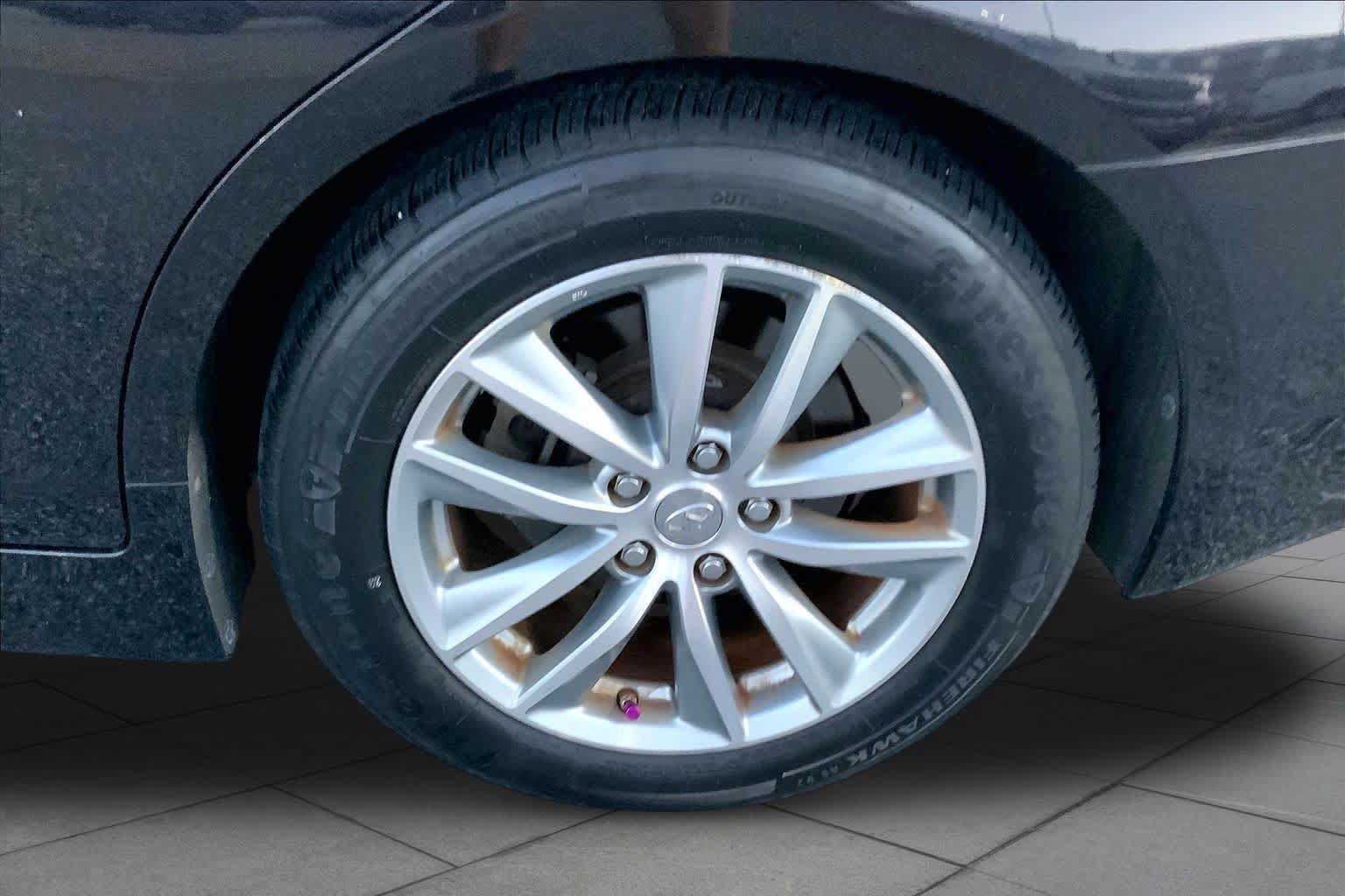 Used 2016 INFINITI Q50 Premium RWD image 9