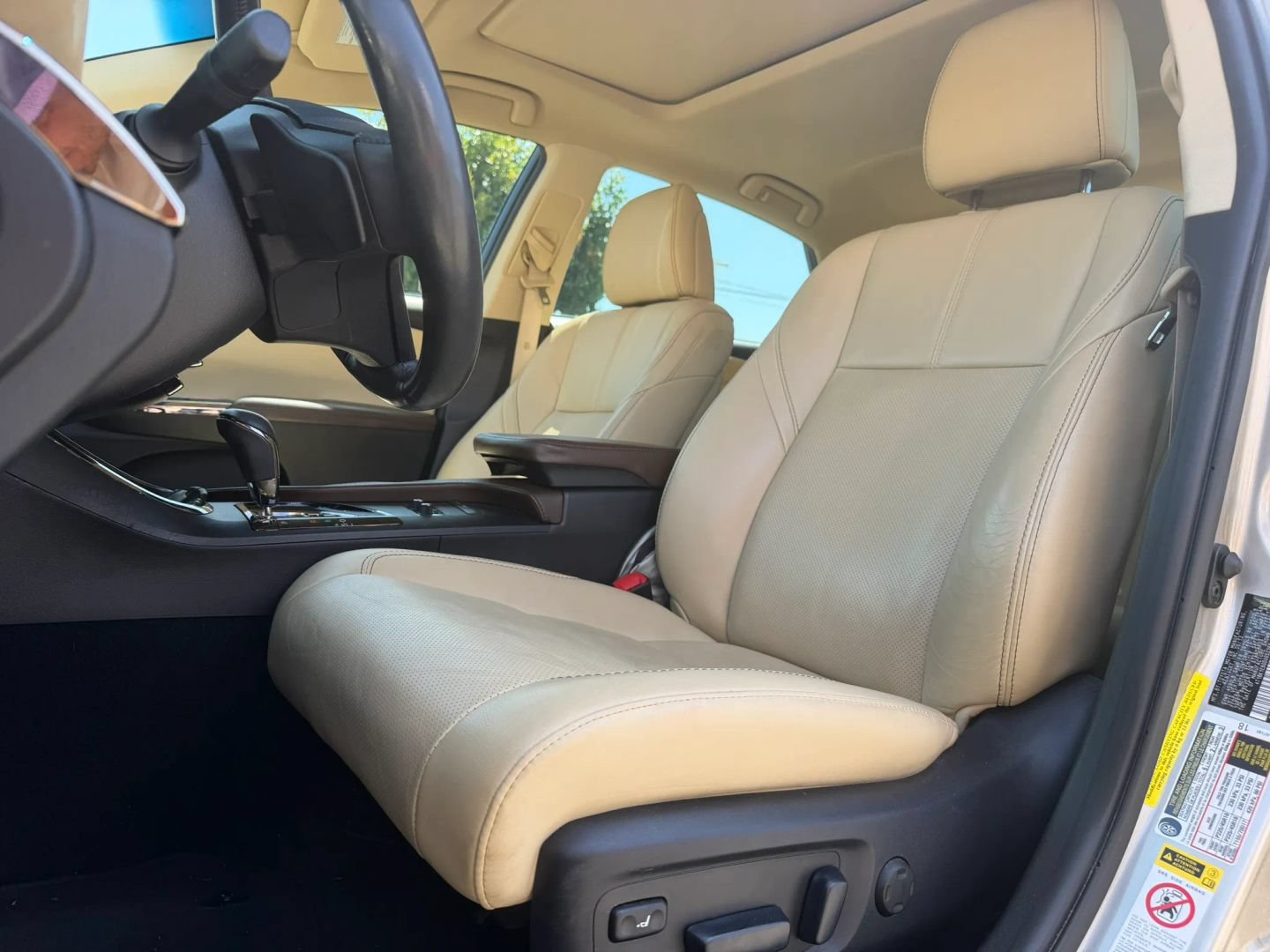 Used 2013 Toyota Avalon Limited w/ Technology Pkg FWD image 10