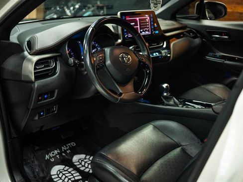 Used 2019 Toyota C-HR Limited FWD image 8