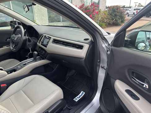 Used 2019 Honda HR-V LX image 10