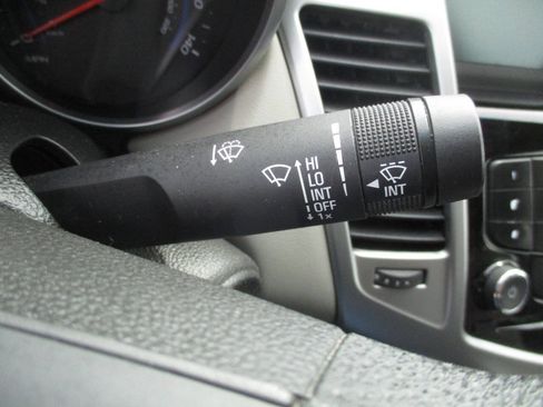Used 2016 Chevrolet Cruze LS FWD image 17