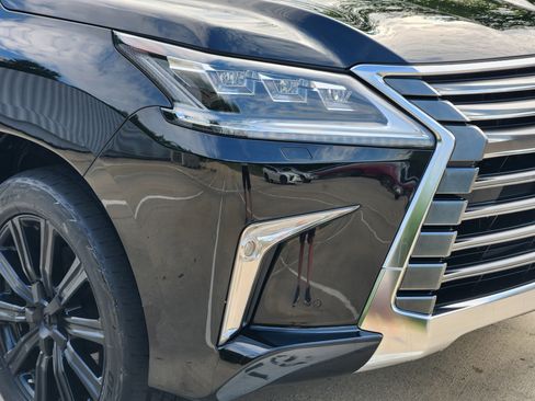 Used 2020 Lexus LX 570 4WD w/ Luxury Package image 5