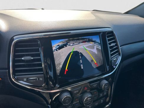 Used 2021 Jeep Grand Cherokee Laredo X image 20