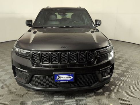 Certified 2025 Jeep Grand Cherokee Limited w/ Black Appearance Package image 2