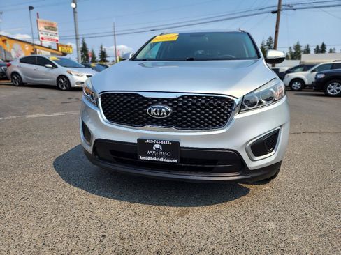 Used 2017 Kia Sorento AWD image 2