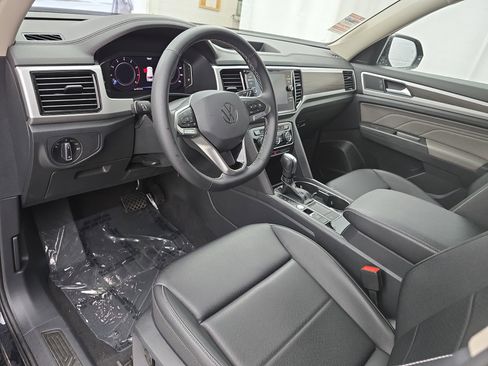 Certified 2023 Volkswagen Atlas SE image 17