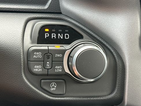 New 2026 RAM 1500 4x4 Crew Cab image 19