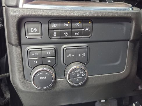 Used 2025 Chevrolet Tahoe Z71 AWD/4WD image 28